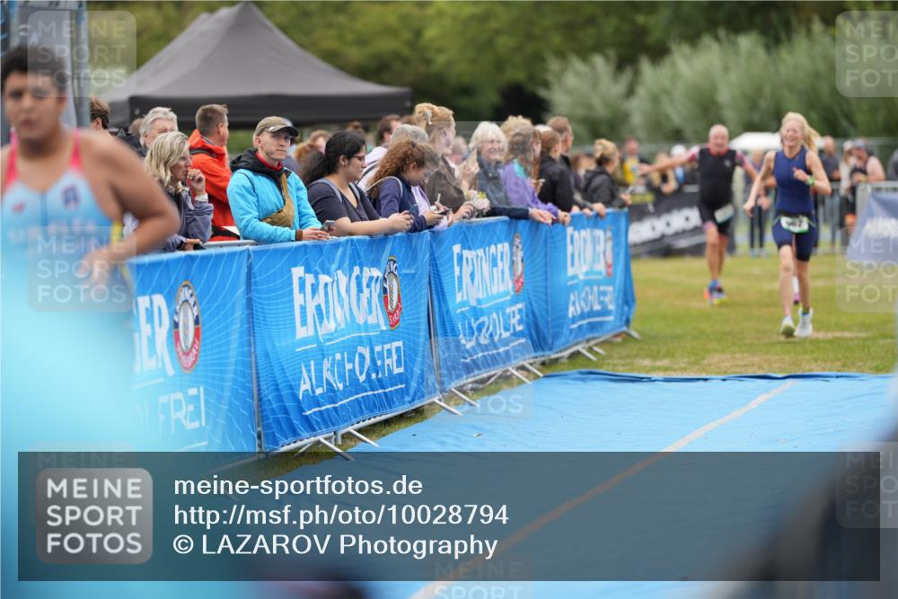 30.08.2026 - Elbe Triathlon Hamburg LAZAROV Photography http://msf.ph/oto/10028794 30.08.2026 11:58:04 Ziel 962, 1333, 1443, 1458 meine-sportfotos.de