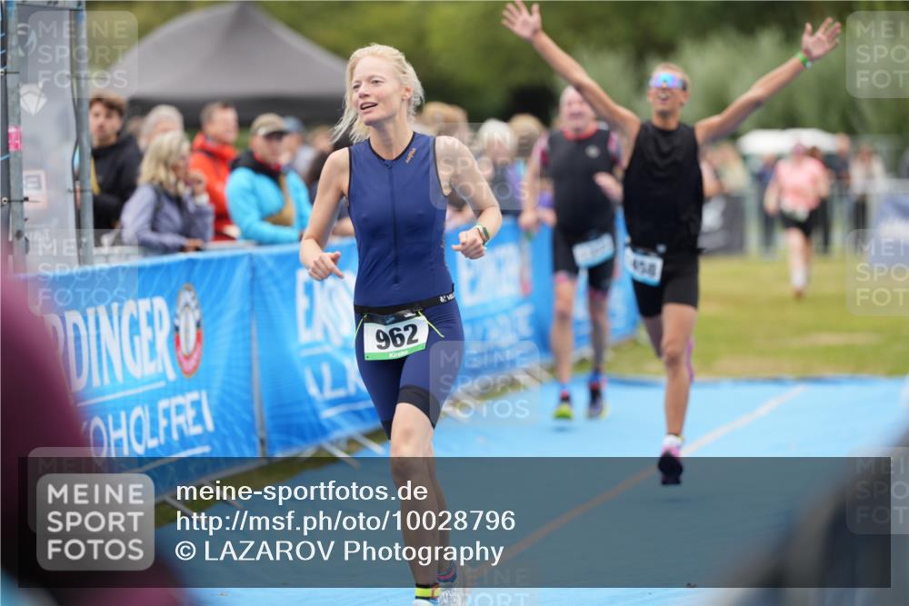 30.08.2026 - Elbe Triathlon Hamburg LAZAROV Photography http://msf.ph/oto/10028796 30.08.2026 11:58:08 Ziel 901, 962, 1333, 1458 meine-sportfotos.de