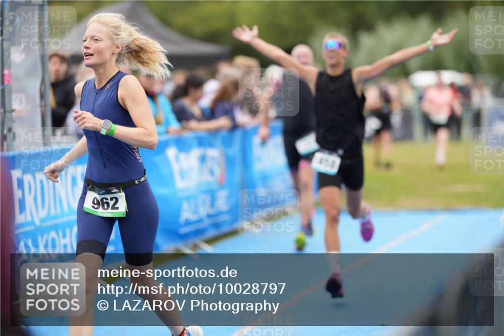 30.08.2026 - Elbe Triathlon Hamburg LAZAROV Photography http://msf.ph/oto/10028797 30.08.2026 11:58:08 Ziel 901, 962, 1333, 1458 meine-sportfotos.de