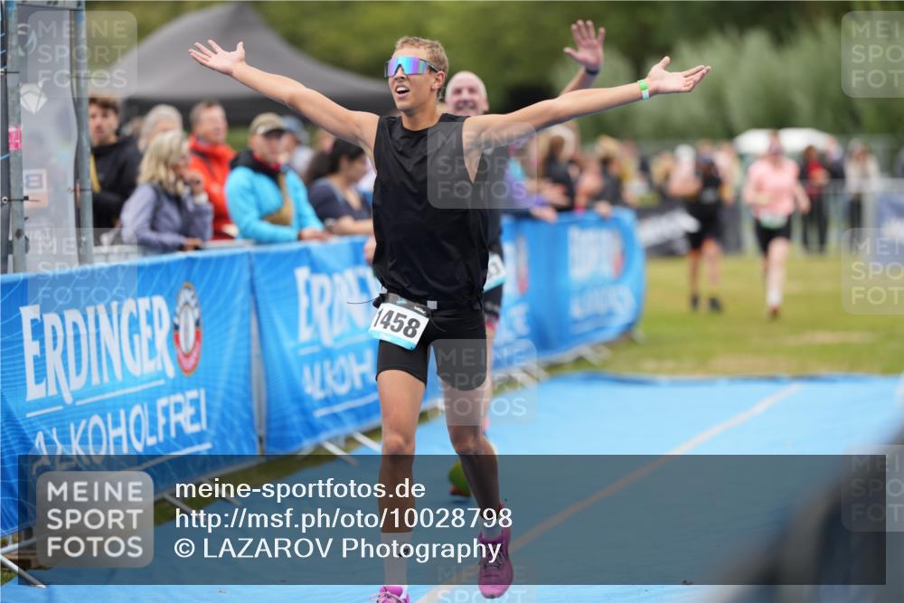 30.08.2026 - Elbe Triathlon Hamburg LAZAROV Photography http://msf.ph/oto/10028798 30.08.2026 11:58:09 Ziel 901, 962, 1181, 1333, 1458 meine-sportfotos.de