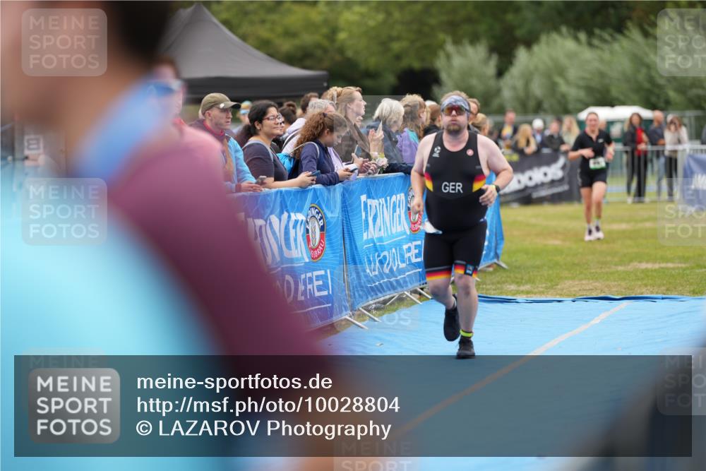 30.08.2026 - Elbe Triathlon Hamburg LAZAROV Photography http://msf.ph/oto/10028804 30.08.2026 11:58:15 Ziel 897, 901, 1181 meine-sportfotos.de