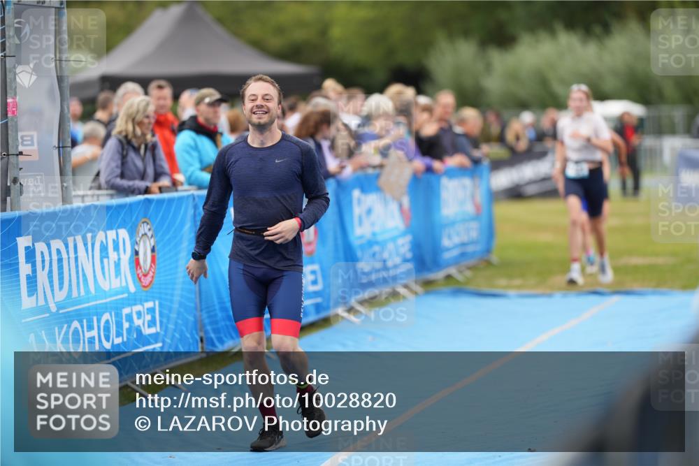 30.08.2026 - Elbe Triathlon Hamburg LAZAROV Photography http://msf.ph/oto/10028820 30.08.2026 11:58:50 Ziel 1401, 1489, 1526, 1588 meine-sportfotos.de