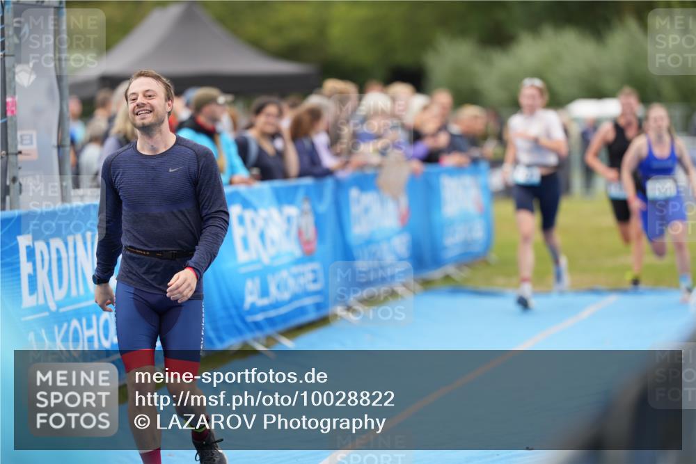 30.08.2026 - Elbe Triathlon Hamburg LAZAROV Photography http://msf.ph/oto/10028822 30.08.2026 11:58:51 Ziel 1401, 1489, 1526 meine-sportfotos.de