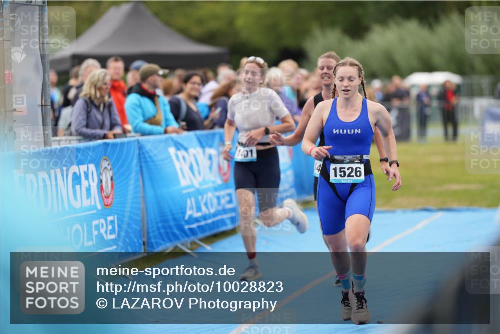 30.08.2026 - Elbe Triathlon Hamburg LAZAROV Photography http://msf.ph/oto/10028823 30.08.2026 11:58:52 Ziel 1401, 1489, 1526 meine-sportfotos.de