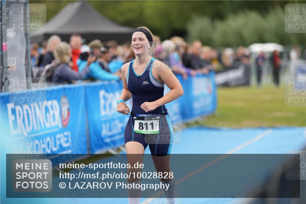 30.08.2026 - Elbe Triathlon Hamburg LAZAROV Photography http://msf.ph/oto/10028828 30.08.2026 11:59:11 Ziel 811 meine-sportfotos.de