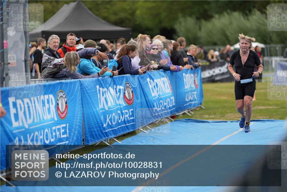 30.08.2026 - Elbe Triathlon Hamburg LAZAROV Photography http://msf.ph/oto/10028831 30.08.2026 11:59:26 Ziel 785, 859, 1131 meine-sportfotos.de