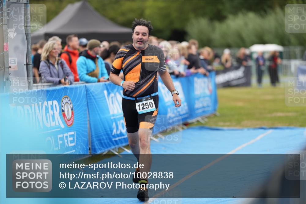 30.08.2026 - Elbe Triathlon Hamburg LAZAROV Photography http://msf.ph/oto/10028838 30.08.2026 11:59:48 Ziel 1250 meine-sportfotos.de