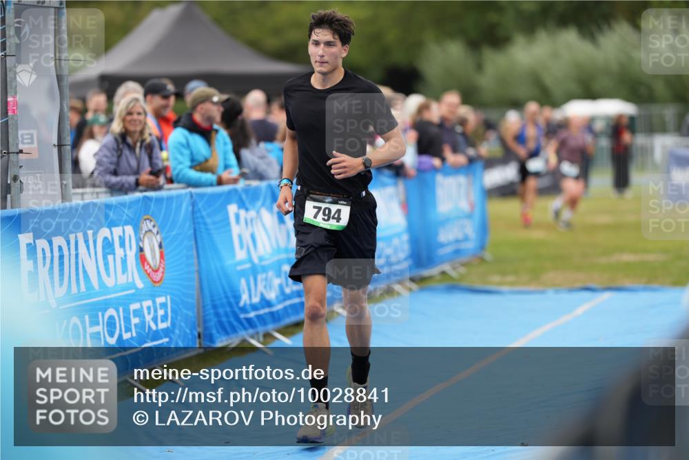 30.08.2026 - Elbe Triathlon Hamburg LAZAROV Photography http://msf.ph/oto/10028841 30.08.2026 12:00:04 Ziel 794, 1365, 1551 meine-sportfotos.de