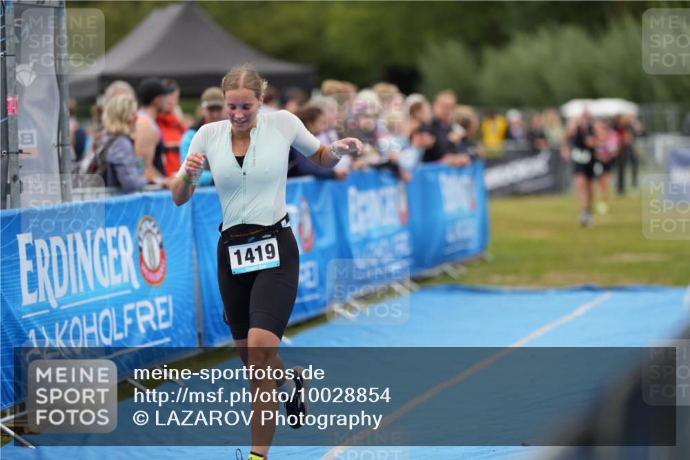 30.08.2026 - Elbe Triathlon Hamburg LAZAROV Photography http://msf.ph/oto/10028854 30.08.2026 12:00:36 Ziel 787, 975, 1419 meine-sportfotos.de
