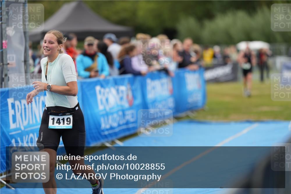 30.08.2026 - Elbe Triathlon Hamburg LAZAROV Photography http://msf.ph/oto/10028855 30.08.2026 12:00:36 Ziel 787, 975, 1419 meine-sportfotos.de