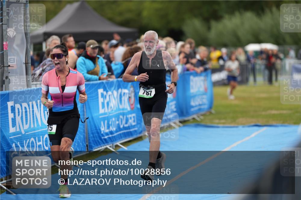 30.08.2026 - Elbe Triathlon Hamburg LAZAROV Photography http://msf.ph/oto/10028856 30.08.2026 12:00:44 Ziel 787, 975 meine-sportfotos.de