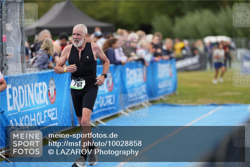 30.08.2026 - Elbe Triathlon Hamburg LAZAROV Photography http://msf.ph/oto/10028858 30.08.2026 12:00:45 Ziel 787, 975 meine-sportfotos.de