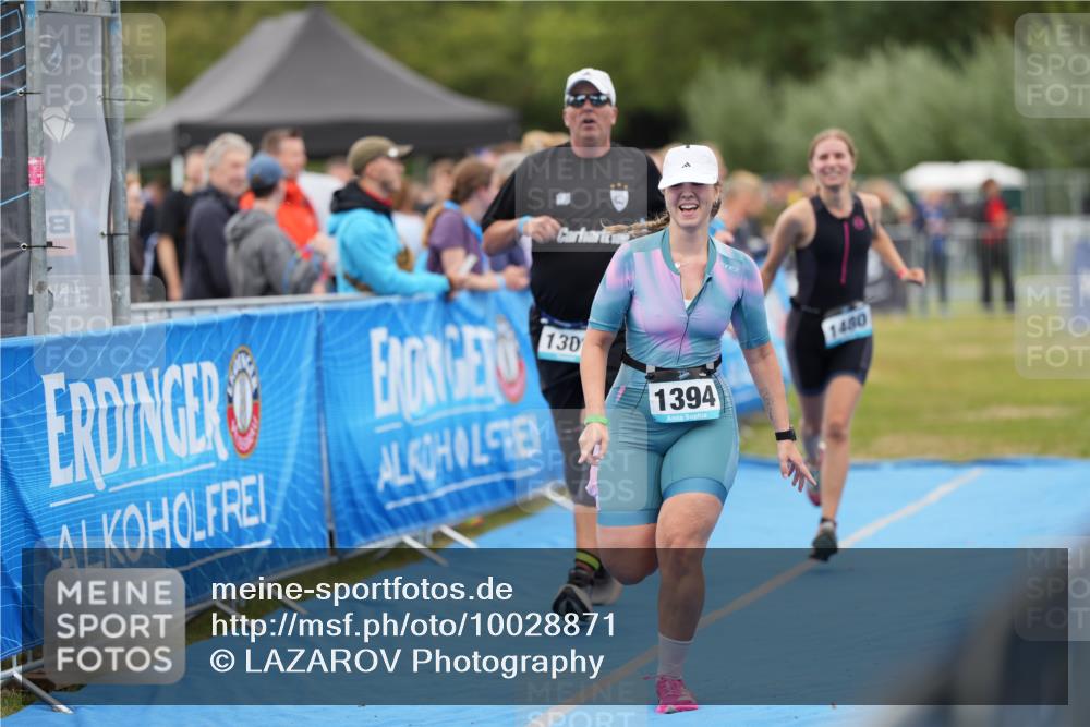 30.08.2026 - Elbe Triathlon Hamburg LAZAROV Photography http://msf.ph/oto/10028871 30.08.2026 12:01:45 Ziel 1301, 1394, 1479, 1480 meine-sportfotos.de