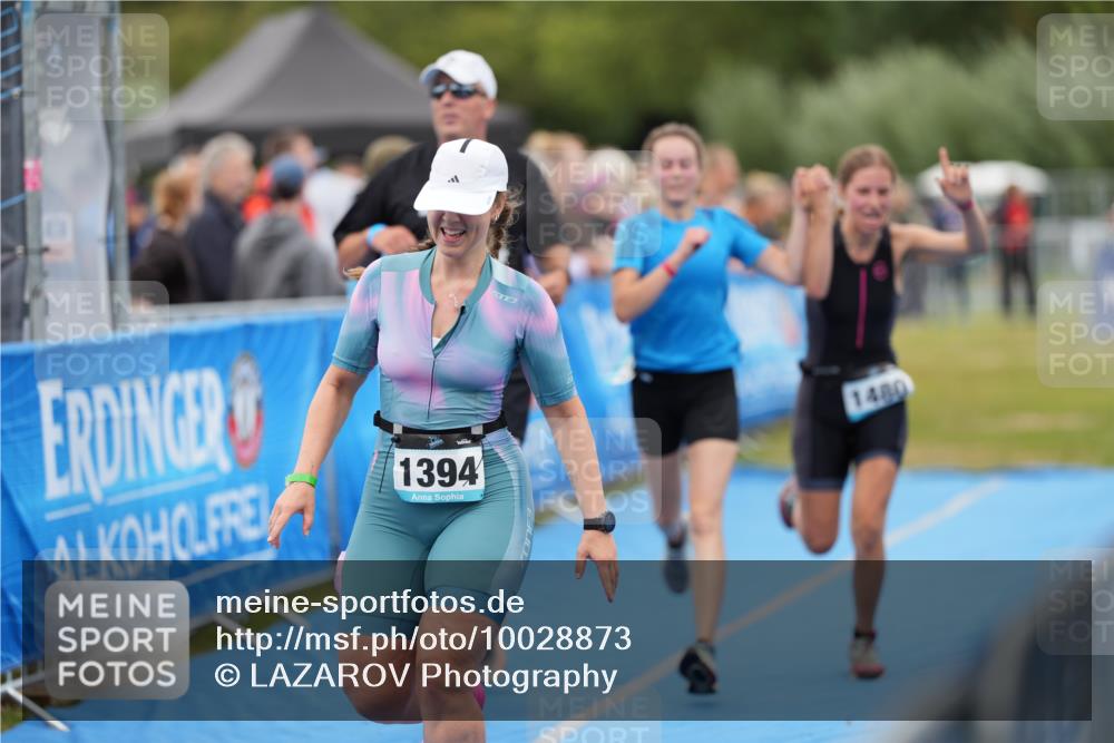 30.08.2026 - Elbe Triathlon Hamburg LAZAROV Photography http://msf.ph/oto/10028873 30.08.2026 12:01:46 Ziel 1301, 1394, 1479, 1480 meine-sportfotos.de