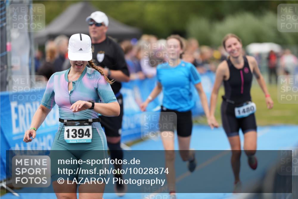 30.08.2026 - Elbe Triathlon Hamburg LAZAROV Photography http://msf.ph/oto/10028874 30.08.2026 12:01:46 Ziel 1301, 1394, 1479, 1480 meine-sportfotos.de