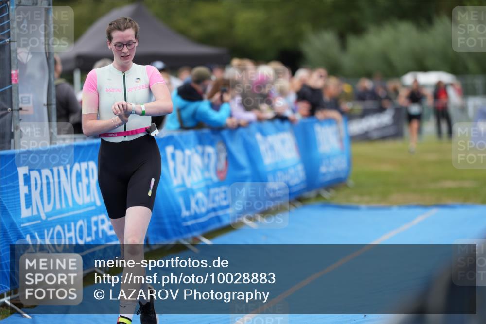 30.08.2026 - Elbe Triathlon Hamburg LAZAROV Photography http://msf.ph/oto/10028883 30.08.2026 12:02:08 Ziel 1417, 1563 meine-sportfotos.de