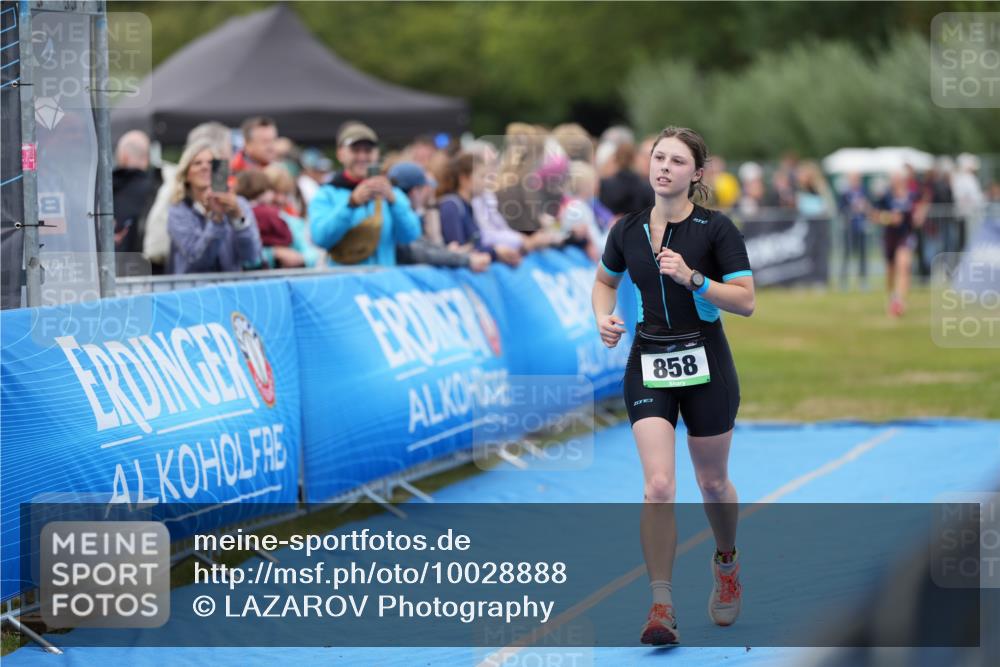 30.08.2026 - Elbe Triathlon Hamburg LAZAROV Photography http://msf.ph/oto/10028888 30.08.2026 12:02:23 Ziel 858, 1645 meine-sportfotos.de