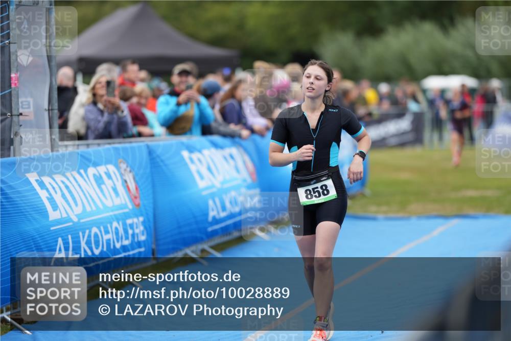 30.08.2026 - Elbe Triathlon Hamburg LAZAROV Photography http://msf.ph/oto/10028889 30.08.2026 12:02:23 Ziel 858, 1645 meine-sportfotos.de