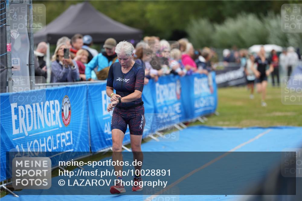 30.08.2026 - Elbe Triathlon Hamburg LAZAROV Photography http://msf.ph/oto/10028891 30.08.2026 12:02:31 Ziel 1467, 1645, 1708 meine-sportfotos.de