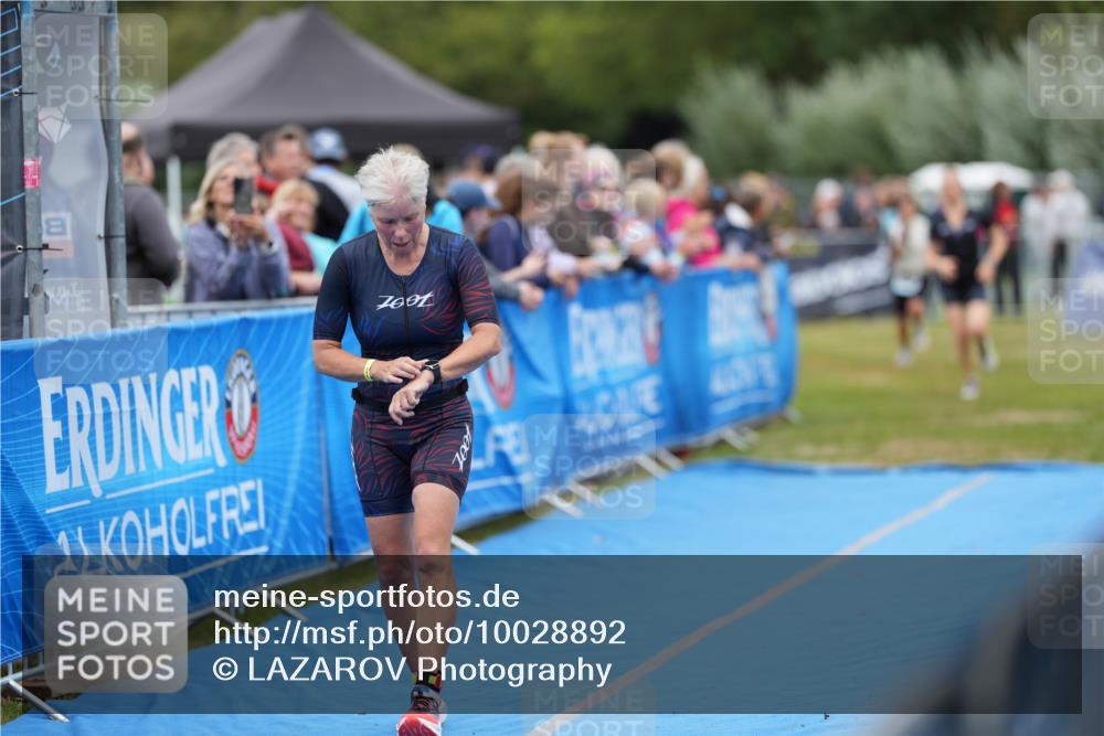 30.08.2026 - Elbe Triathlon Hamburg LAZAROV Photography http://msf.ph/oto/10028892 30.08.2026 12:02:31 Ziel 1467, 1645, 1708 meine-sportfotos.de