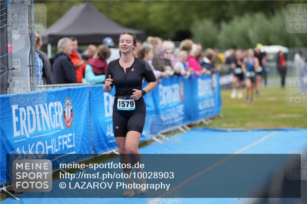30.08.2026 - Elbe Triathlon Hamburg LAZAROV Photography http://msf.ph/oto/10028903 30.08.2026 12:02:55 Ziel 942, 1544, 1579 meine-sportfotos.de