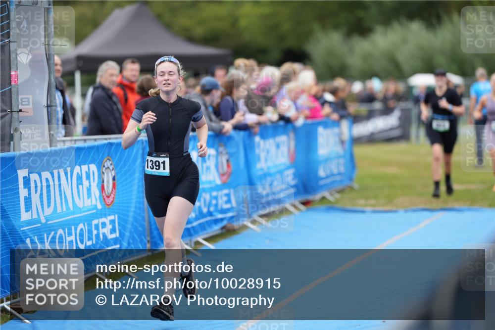 30.08.2026 - Elbe Triathlon Hamburg LAZAROV Photography http://msf.ph/oto/10028915 30.08.2026 12:03:15 Ziel 865, 1391, 1560 meine-sportfotos.de