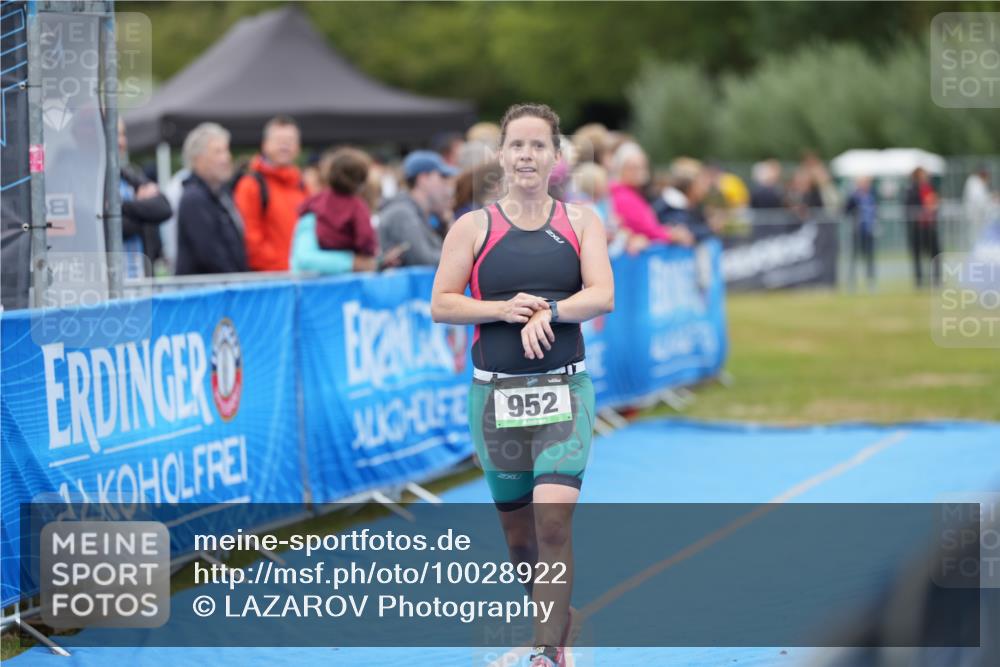 30.08.2026 - Elbe Triathlon Hamburg LAZAROV Photography http://msf.ph/oto/10028922 30.08.2026 12:03:27 Ziel 952 meine-sportfotos.de