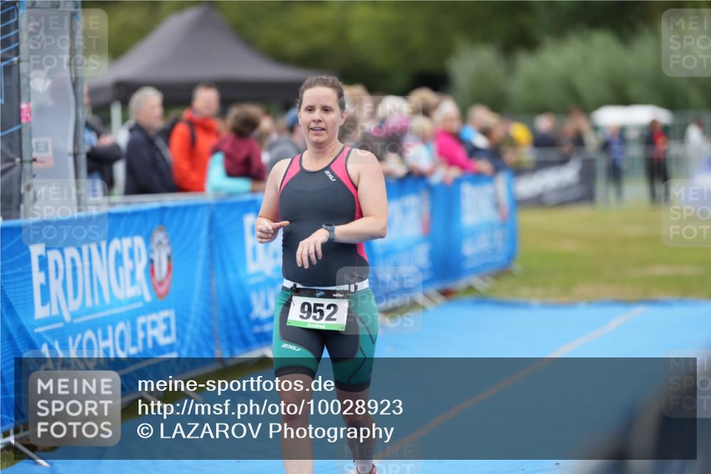 30.08.2026 - Elbe Triathlon Hamburg LAZAROV Photography http://msf.ph/oto/10028923 30.08.2026 12:03:27 Ziel 952 meine-sportfotos.de