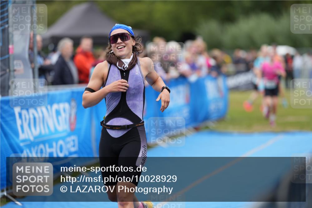 30.08.2026 - Elbe Triathlon Hamburg LAZAROV Photography http://msf.ph/oto/10028929 30.08.2026 12:03:40 Ziel 1388, 1420, 1466, 1500, 1503 meine-sportfotos.de