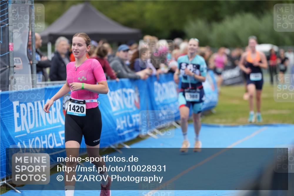 30.08.2026 - Elbe Triathlon Hamburg LAZAROV Photography http://msf.ph/oto/10028931 30.08.2026 12:03:44 Ziel 1388, 1420, 1466, 1522 meine-sportfotos.de