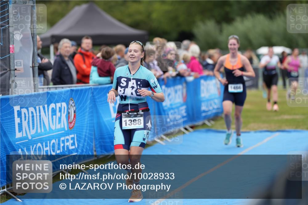 30.08.2026 - Elbe Triathlon Hamburg LAZAROV Photography http://msf.ph/oto/10028933 30.08.2026 12:03:45 Ziel 1388, 1420, 1466, 1522 meine-sportfotos.de
