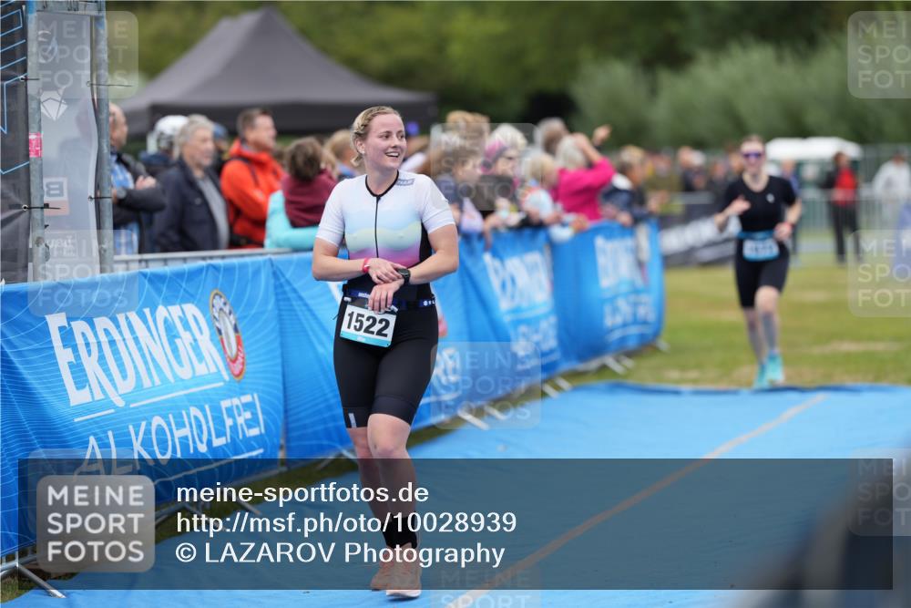 30.08.2026 - Elbe Triathlon Hamburg LAZAROV Photography http://msf.ph/oto/10028939 30.08.2026 12:03:51 Ziel 1466, 1522, 1572 meine-sportfotos.de