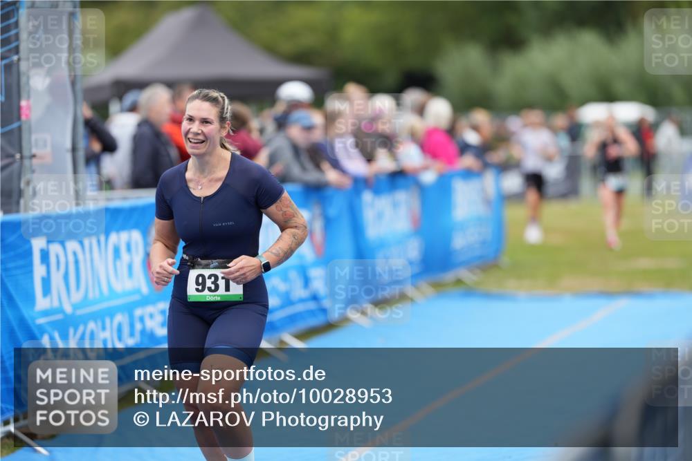 30.08.2026 - Elbe Triathlon Hamburg LAZAROV Photography http://msf.ph/oto/10028953 30.08.2026 12:04:28 Ziel 931, 1510, 1632 meine-sportfotos.de