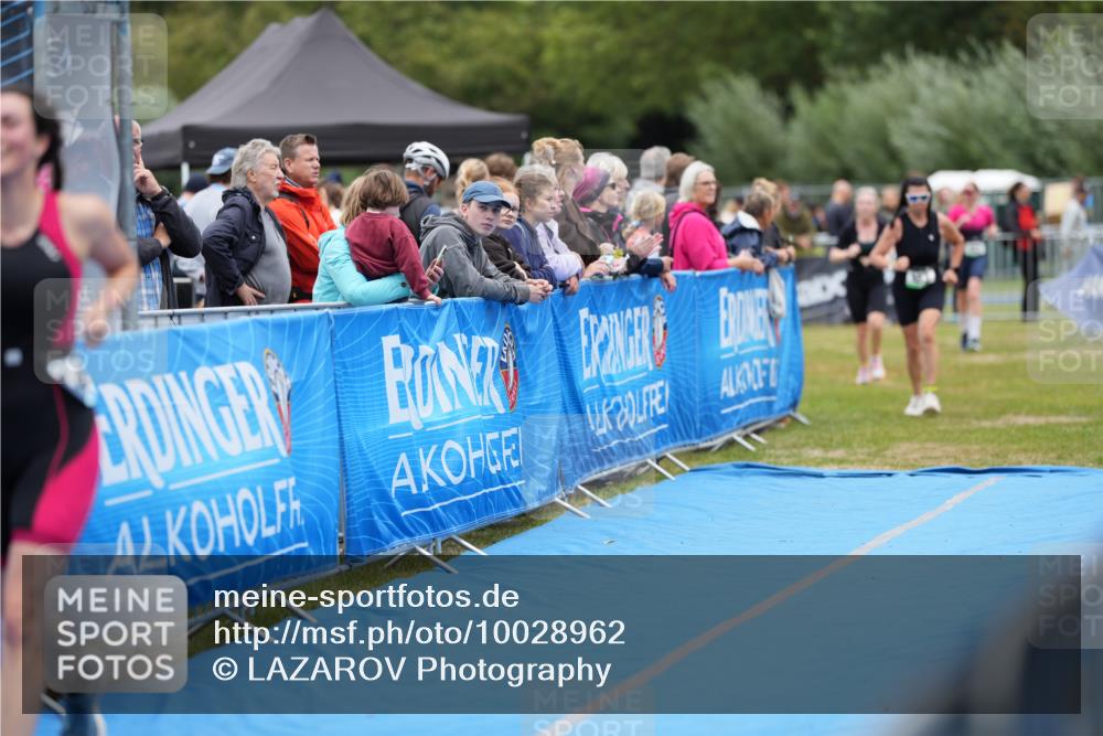 30.08.2026 - Elbe Triathlon Hamburg LAZAROV Photography http://msf.ph/oto/10028962 30.08.2026 12:04:42 Ziel 983, 1127, 1463 meine-sportfotos.de