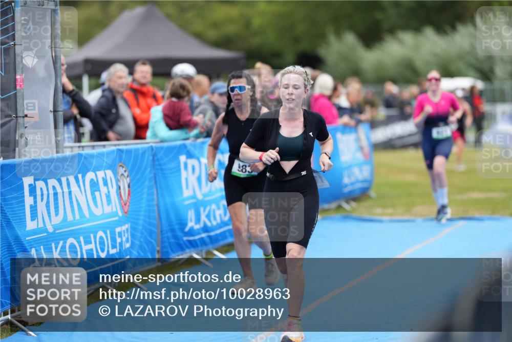 30.08.2026 - Elbe Triathlon Hamburg LAZAROV Photography http://msf.ph/oto/10028963 30.08.2026 12:04:48 Ziel 921, 983, 1127 meine-sportfotos.de