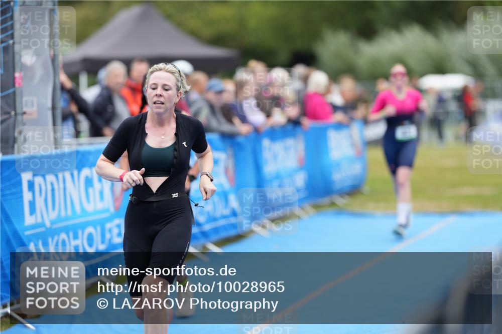30.08.2026 - Elbe Triathlon Hamburg LAZAROV Photography http://msf.ph/oto/10028965 30.08.2026 12:04:49 Ziel 921, 983, 1127 meine-sportfotos.de
