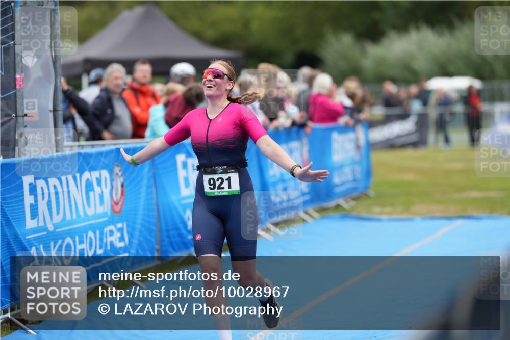 30.08.2026 - Elbe Triathlon Hamburg LAZAROV Photography http://msf.ph/oto/10028967 30.08.2026 12:04:52 Ziel 921, 983, 1127 meine-sportfotos.de