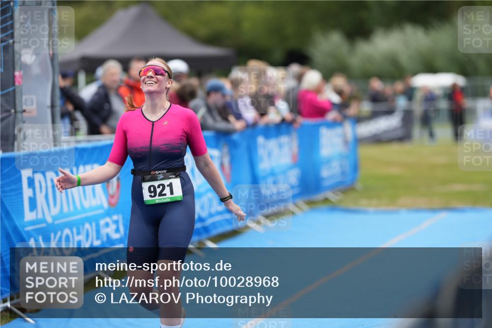 30.08.2026 - Elbe Triathlon Hamburg LAZAROV Photography http://msf.ph/oto/10028968 30.08.2026 12:04:52 Ziel 921, 983, 1127 meine-sportfotos.de