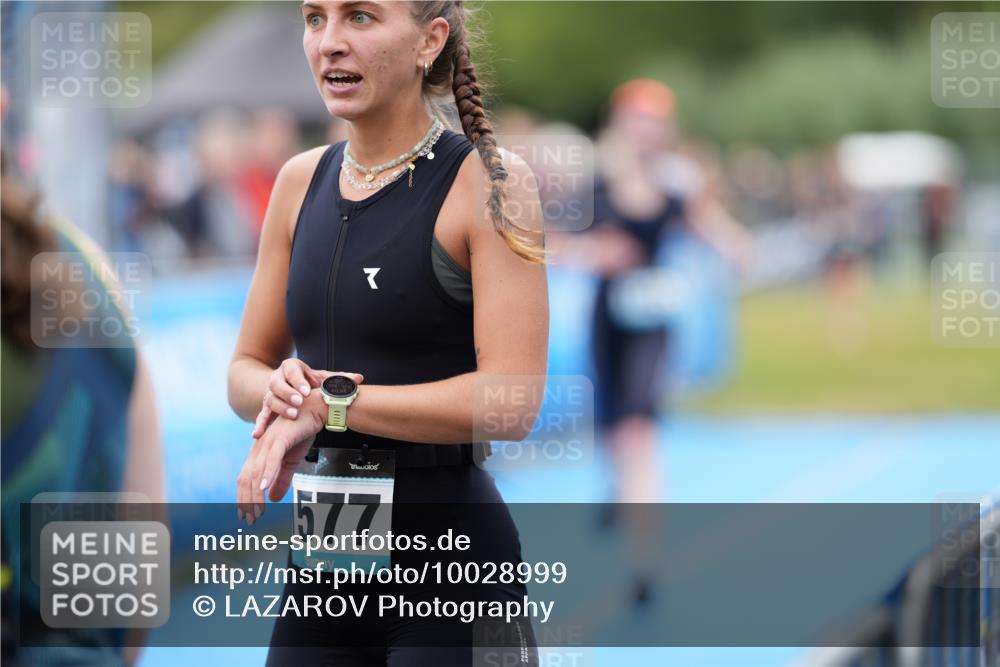 30.08.2026 - Elbe Triathlon Hamburg LAZAROV Photography http://msf.ph/oto/10028999 30.08.2026 12:05:40 Ziel 564, 1475, 1508 meine-sportfotos.de