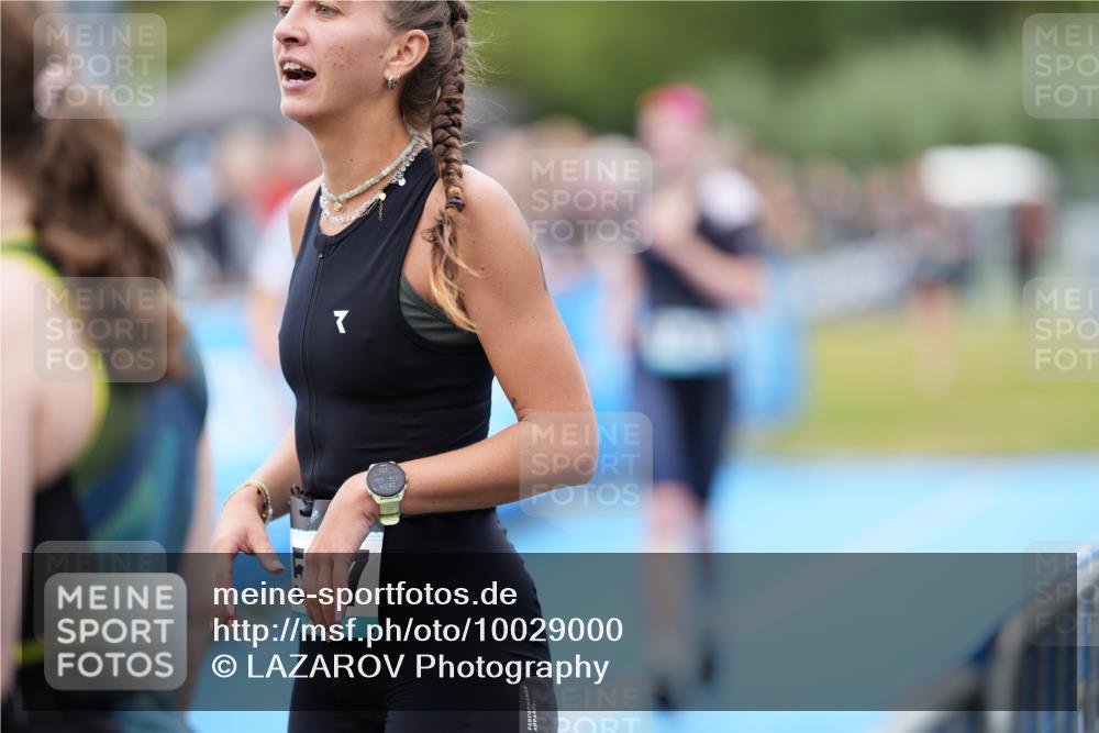 30.08.2026 - Elbe Triathlon Hamburg LAZAROV Photography http://msf.ph/oto/10029000 30.08.2026 12:05:41 Ziel 564, 1475, 1508 meine-sportfotos.de