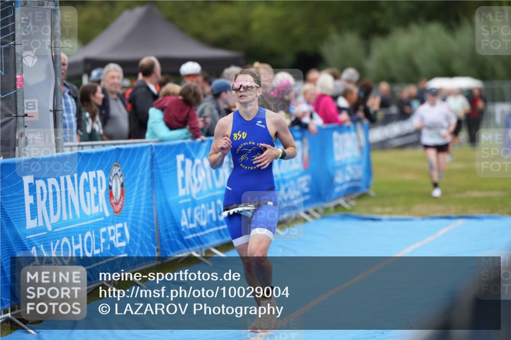 30.08.2026 - Elbe Triathlon Hamburg LAZAROV Photography http://msf.ph/oto/10029004 30.08.2026 12:05:50 Ziel 1396, 1398, 1508 meine-sportfotos.de
