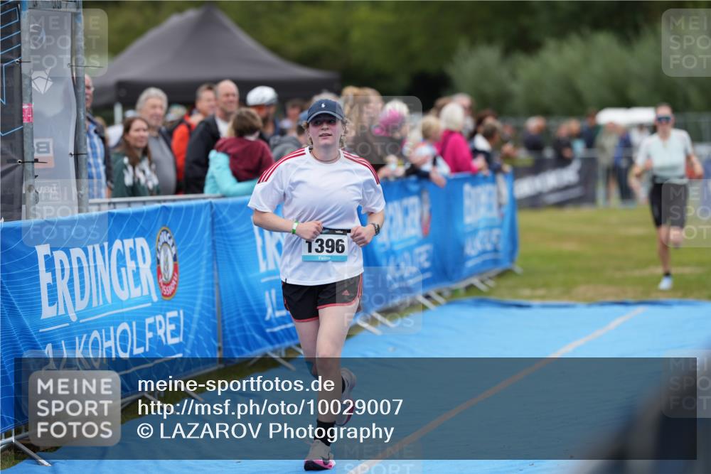 30.08.2026 - Elbe Triathlon Hamburg LAZAROV Photography http://msf.ph/oto/10029007 30.08.2026 12:05:55 Ziel 1396, 1398 meine-sportfotos.de
