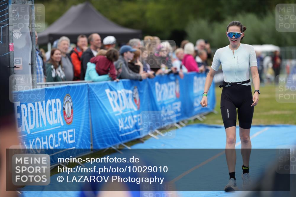 30.08.2026 - Elbe Triathlon Hamburg LAZAROV Photography http://msf.ph/oto/10029010 30.08.2026 12:05:58 Ziel 1396, 1398 meine-sportfotos.de