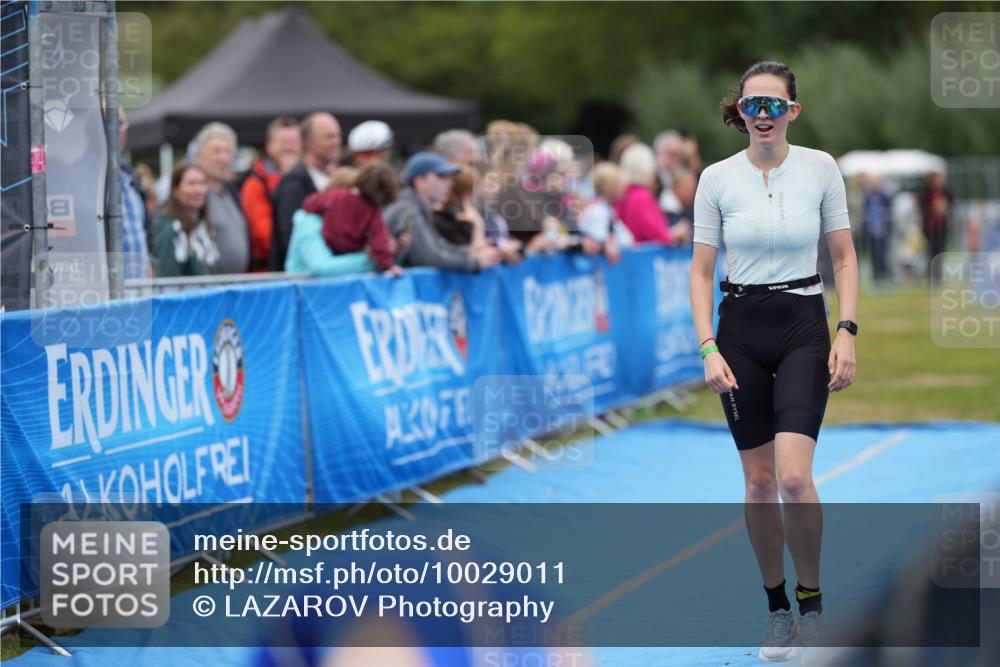 30.08.2026 - Elbe Triathlon Hamburg LAZAROV Photography http://msf.ph/oto/10029011 30.08.2026 12:05:58 Ziel 1396, 1398 meine-sportfotos.de
