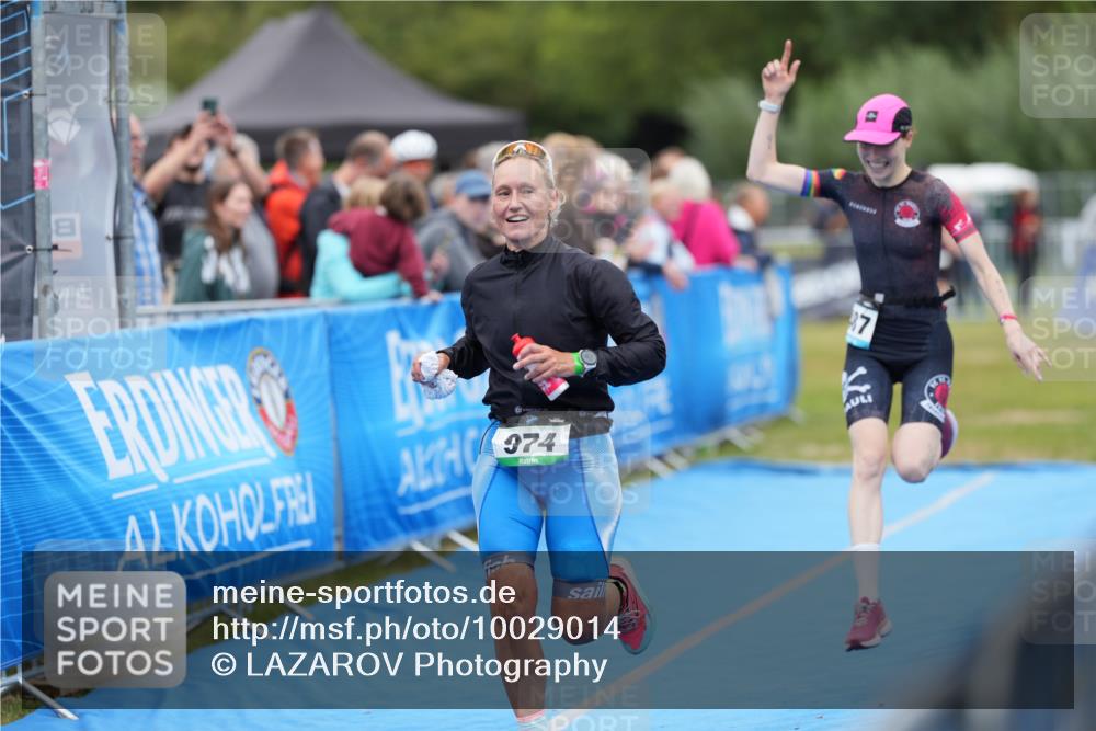 30.08.2026 - Elbe Triathlon Hamburg LAZAROV Photography http://msf.ph/oto/10029014 30.08.2026 12:06:19 Ziel 974, 1402, 1487 meine-sportfotos.de