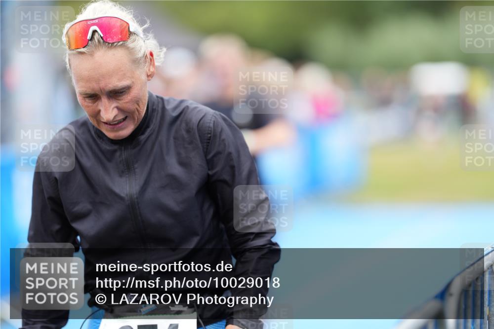30.08.2026 - Elbe Triathlon Hamburg LAZAROV Photography http://msf.ph/oto/10029018 30.08.2026 12:06:27 Ziel 1402, 1493, 1703 meine-sportfotos.de