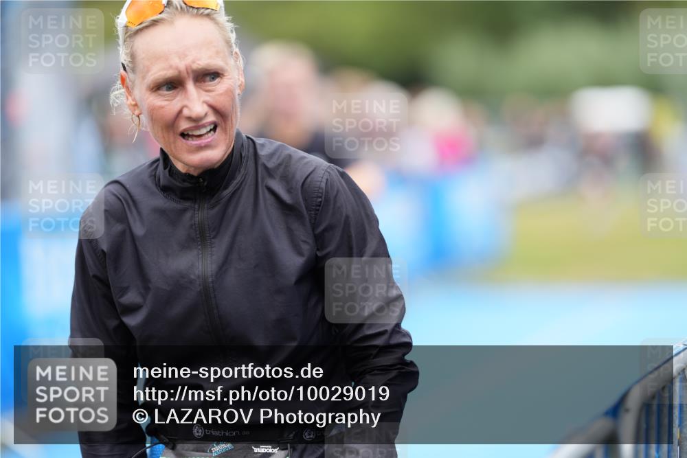 30.08.2026 - Elbe Triathlon Hamburg LAZAROV Photography http://msf.ph/oto/10029019 30.08.2026 12:06:28 Ziel 1402, 1493, 1703 meine-sportfotos.de