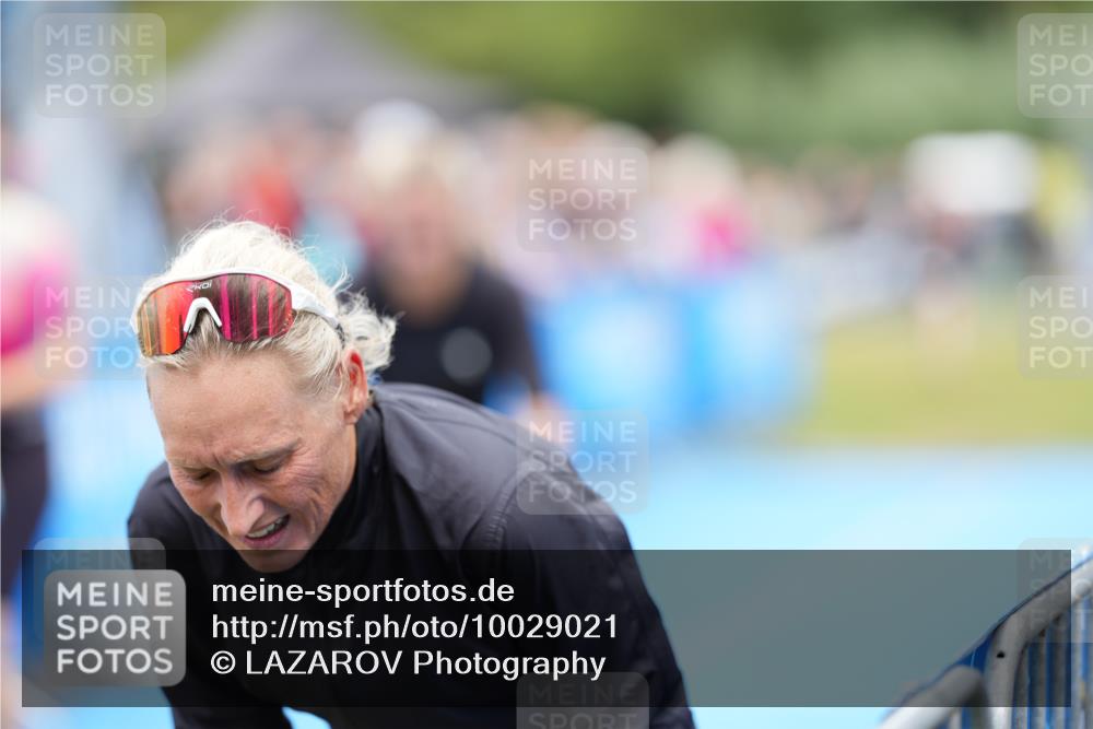 30.08.2026 - Elbe Triathlon Hamburg LAZAROV Photography http://msf.ph/oto/10029021 30.08.2026 12:06:28 Ziel 1402, 1493, 1703 meine-sportfotos.de