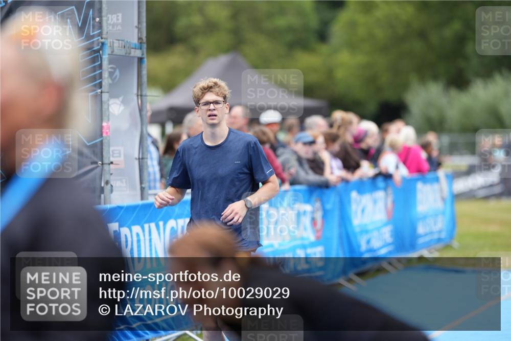 30.08.2026 - Elbe Triathlon Hamburg LAZAROV Photography http://msf.ph/oto/10029029 30.08.2026 12:06:46 Ziel 1448 meine-sportfotos.de