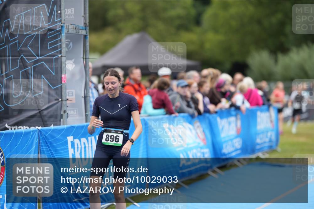30.08.2026 - Elbe Triathlon Hamburg LAZAROV Photography http://msf.ph/oto/10029033 30.08.2026 12:06:59 Ziel 896, 1513, 1610 meine-sportfotos.de